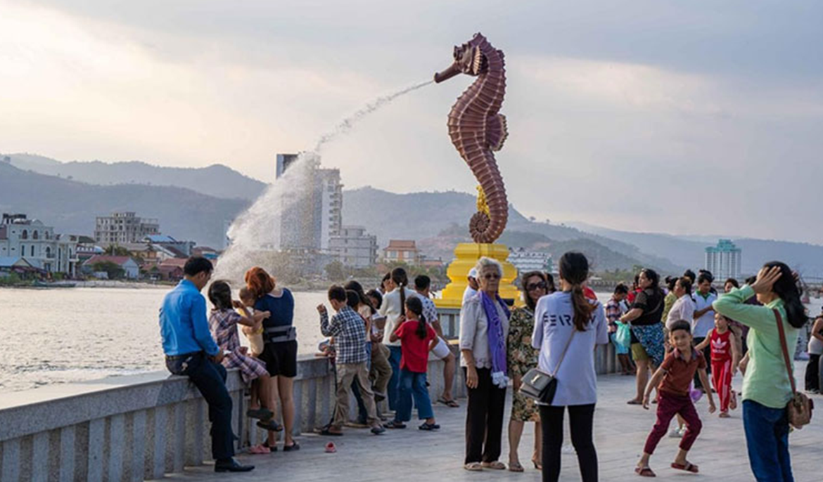 “Sea Horse” spraying water statue in Kampot will attract more national and international tourists