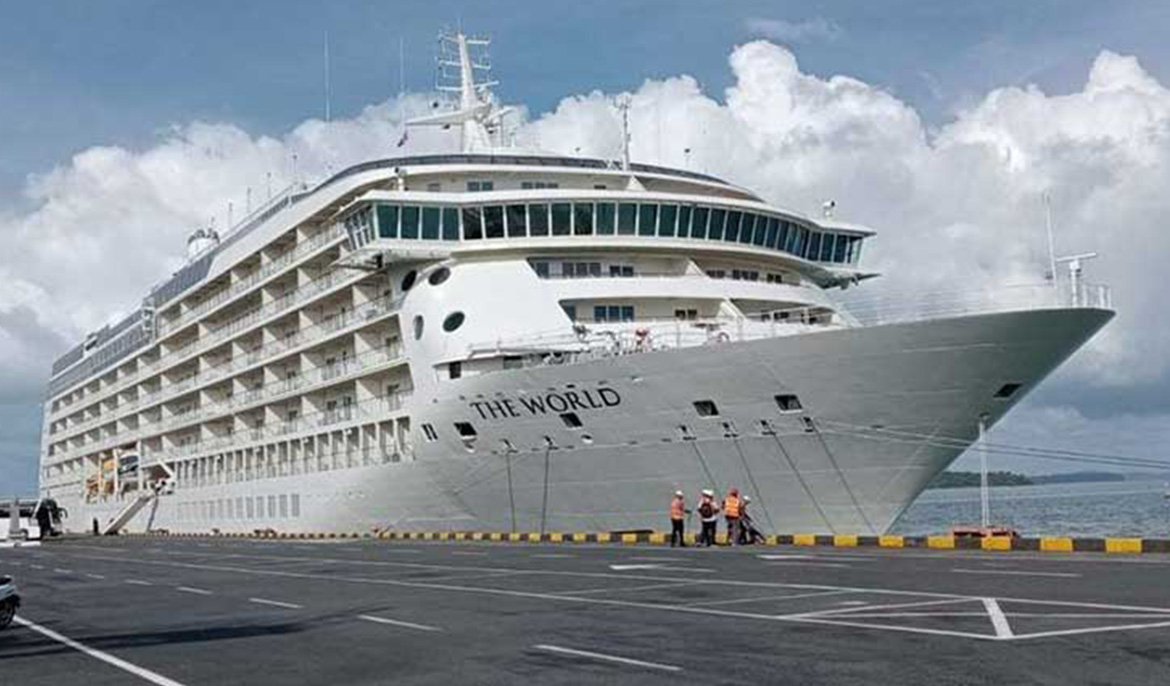 Another cruiser brings along nearly 200 tourists to Cambodia