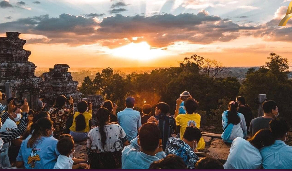 Phnom Bakheng: The Premier Destination for Sunset Views in Angkor