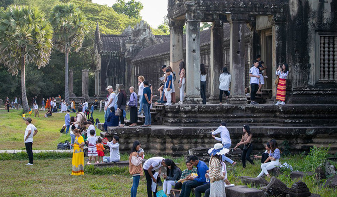 Some 521,950 foreign tourists visit Angkor Park in the first semester