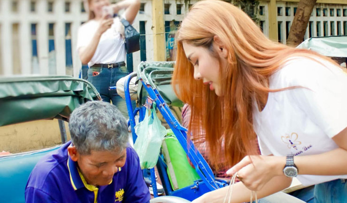 In Pictures: Miss Grand Cambodia beauties bring joy to Phnom Penh cyclo drivers