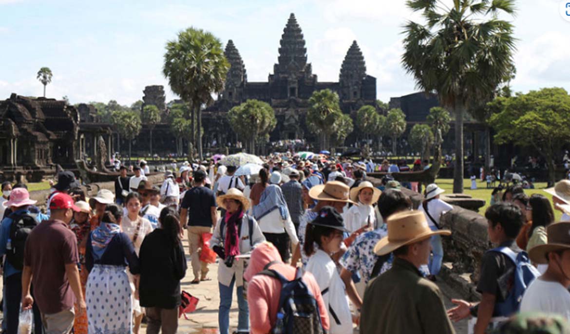 Angkor attracts almost 700,000 foreign tourists in 9 months