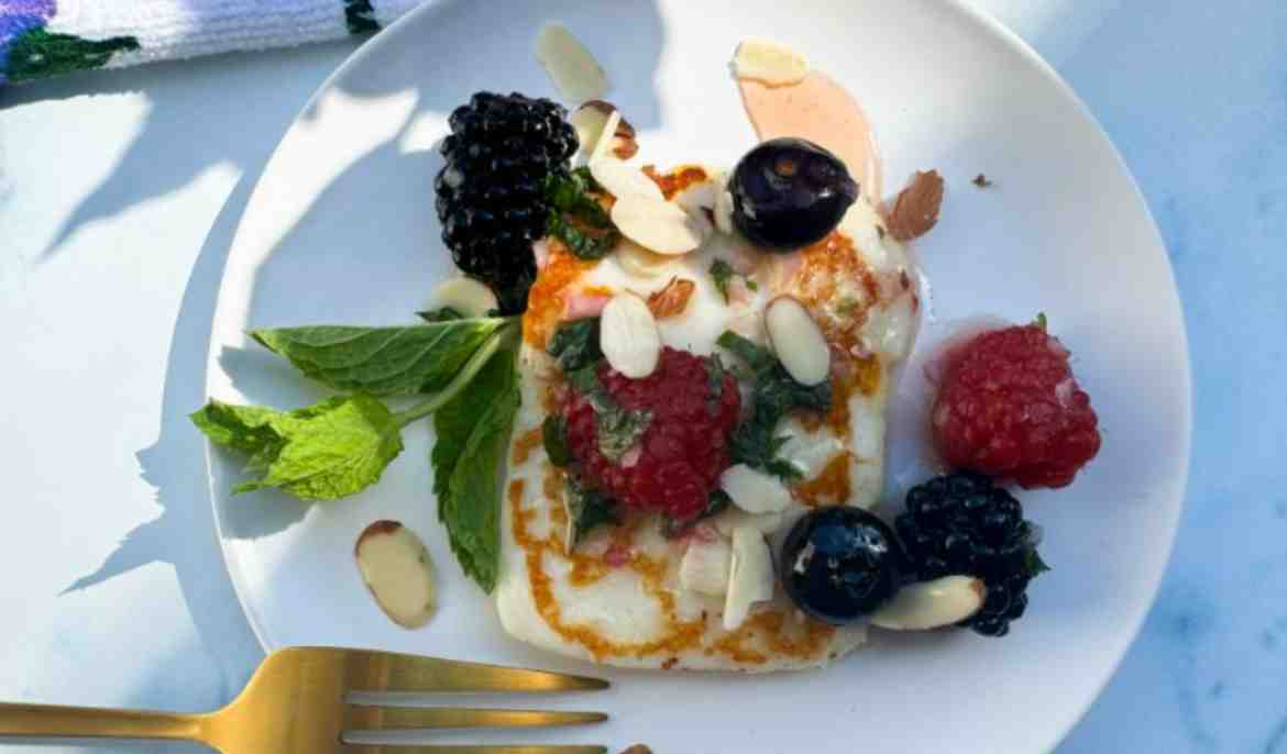 Halloumi Cheese Salad with Berries