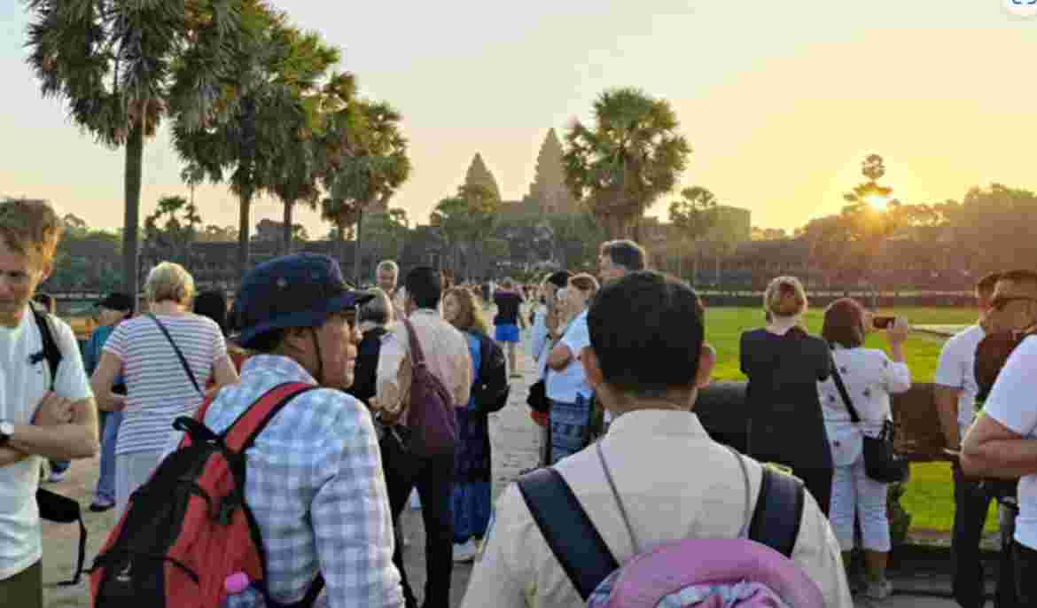 IN PICTURES: Tourists throng Angkor Wat