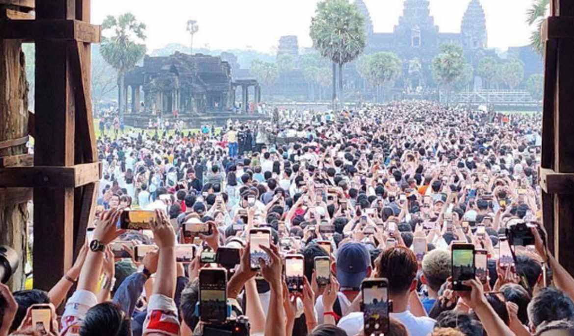 IN PICTURES: 35,000 witness Angkor sunrise this morning