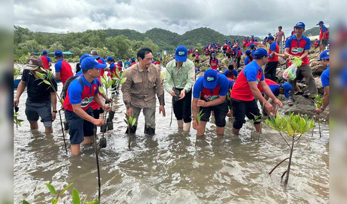 World Oceans Day marked with ‘100,000 Mangroves’ campaign