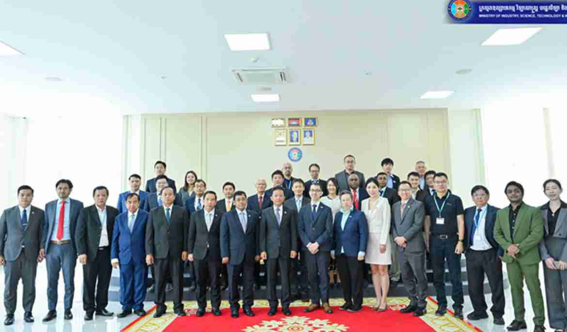 Singaporean firms eye investment in Cambodia’s innovation and industrial sectors